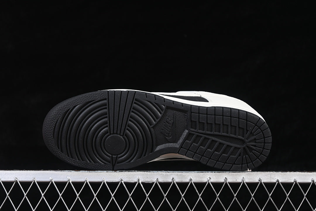 NIKE DUNK LOW BLACK/SAIL/METALLIC GOLD/SAIL