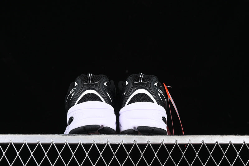 NEW BALANCE 530 BLACK/WHITE