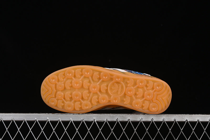 ORIGINALS GAZELLE INDOOR OFF WHITE/GUM/COLLEGIATE GREEN