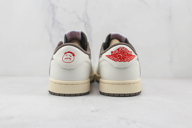 NIKE TRAVIS SCOTT AIR JORDAN 1 LOW OG WHITE