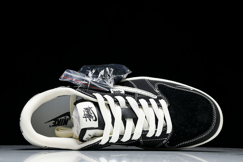 NIKE TRAVIS SCOTT X AIR JORDAN 1 LOW OG SP BLACK/WHITE