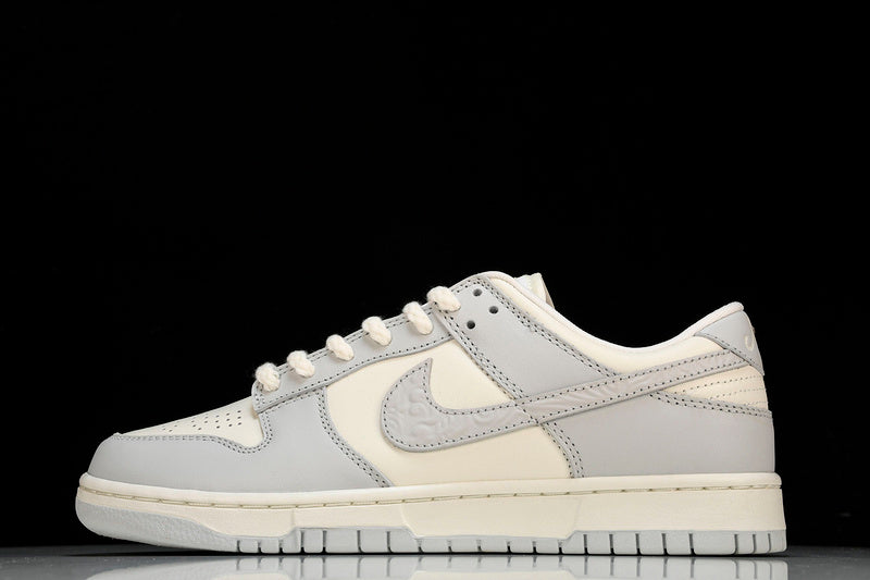 NIKE DUNK LOW NEEDLEWORK WHITE/GREY