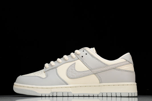 NIKE DUNK LOW NEEDLEWORK WHITE/GREY