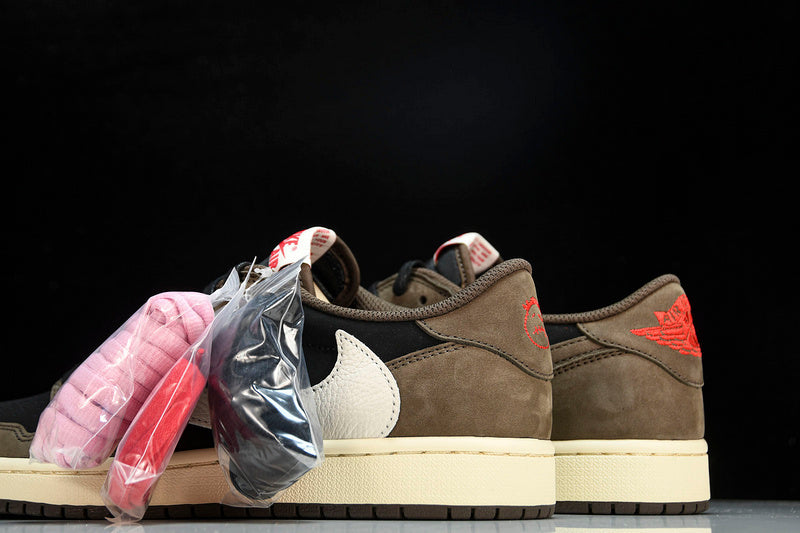 NIKE AIR JORDAN 1 RETRO LOW OG SP X TRAVIS SCOTT BLACK/DARK MOCHA