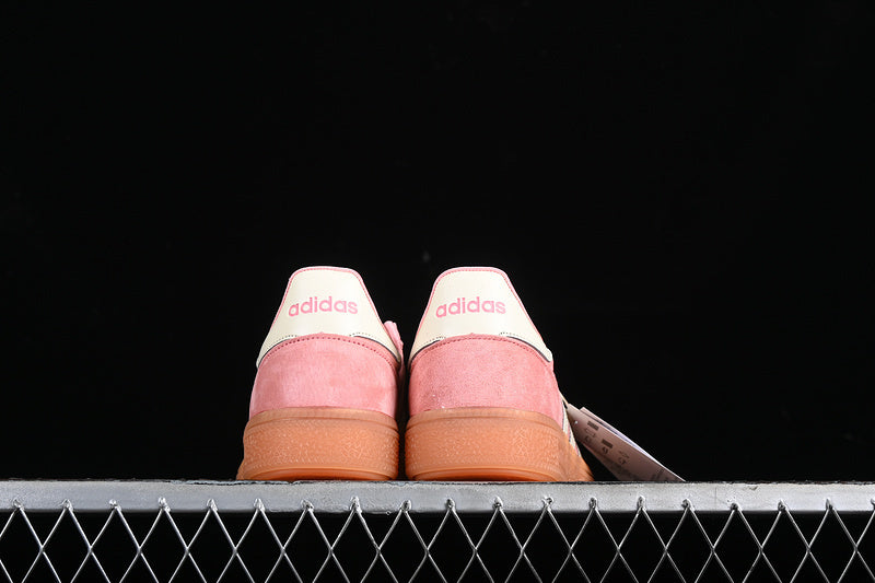 HANDBALL SPEZIAL SPORTY&RICH PANTONE/CREAM WHITE/GUM