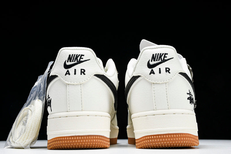 AIR FORCE 1 07 LOW WHITE/BLACK