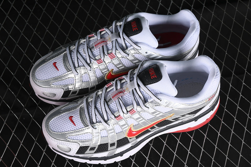 NIKE P-6000 PRM METALLIC SILVER/WHITE-UNIVERSITY RED