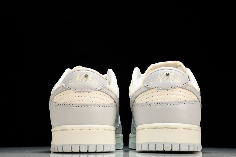 NIKE DUNK LOW NEEDLEWORK WHITE/GREY