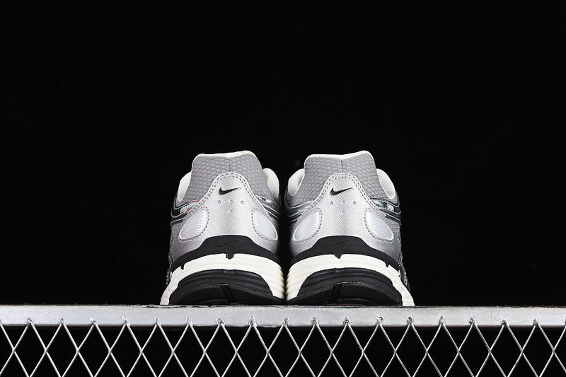 NIKE P-6000 METALLIC SILVER/SAIL/BLACK