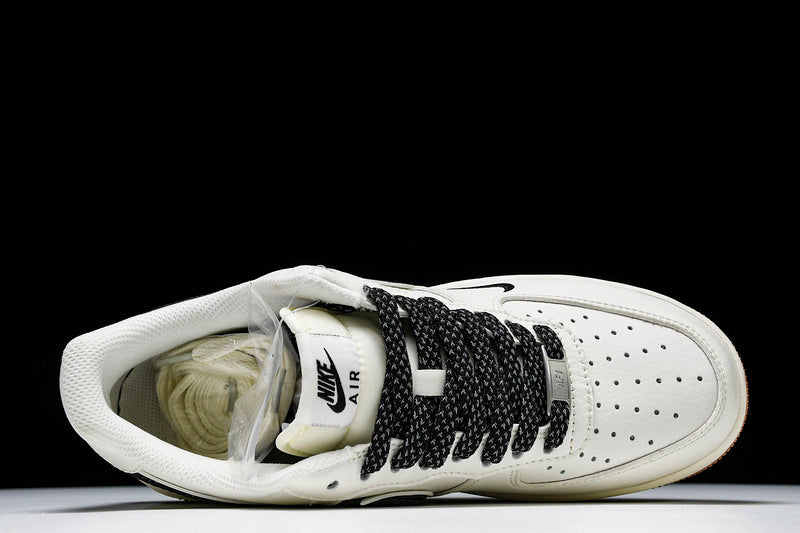 AIR FORCE 1 07 LOW WHITE/BLACK