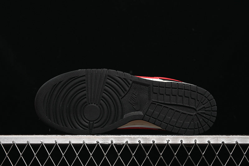 SB DUNK LOW WHITE/BLACK/RED