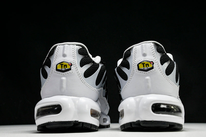 AIR MAX PLUS BLACK/WHITE