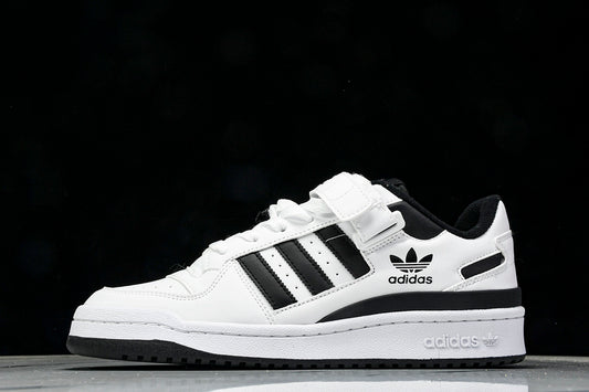 FORUM 84 LOW POPULAR ITEM CLASSIC AND RETRO BASKETBALL SHOES WHITE/BLACK