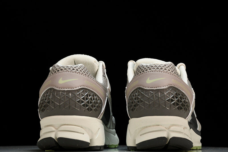 NIKE AIR ZOOM VOMERO 5 COBBLESTONE/LIGHT BONE