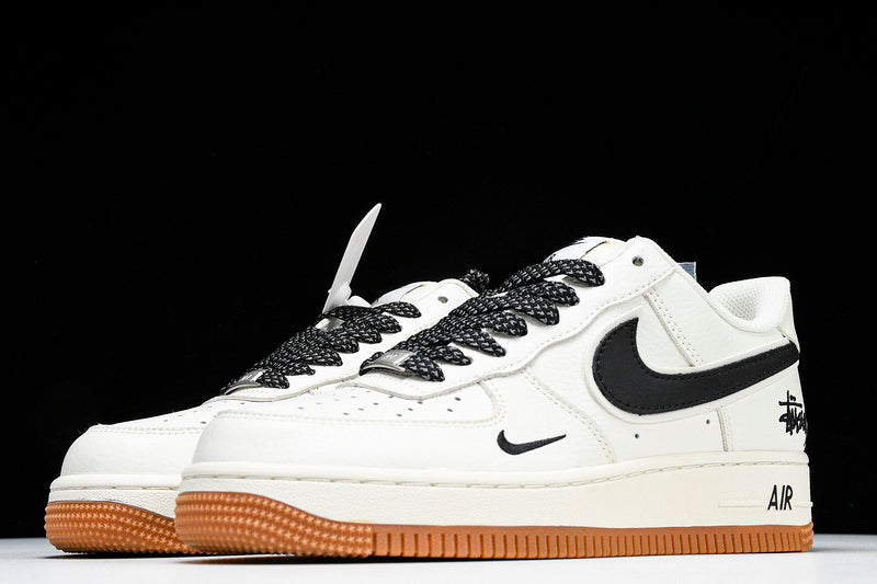 AIR FORCE 1 07 LOW WHITE/BLACK