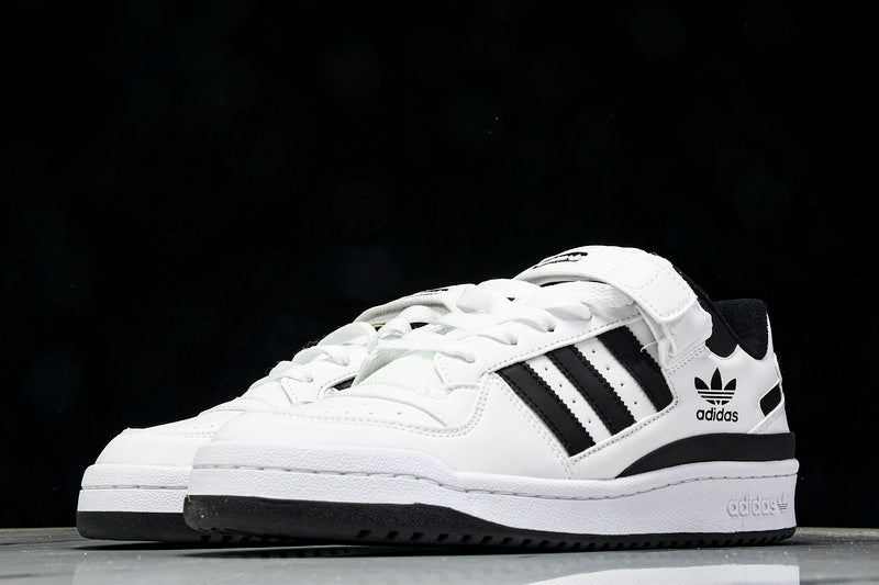 FORUM 84 LOW POPULAR ITEM CLASSIC AND RETRO BASKETBALL SHOES WHITE/BLACK