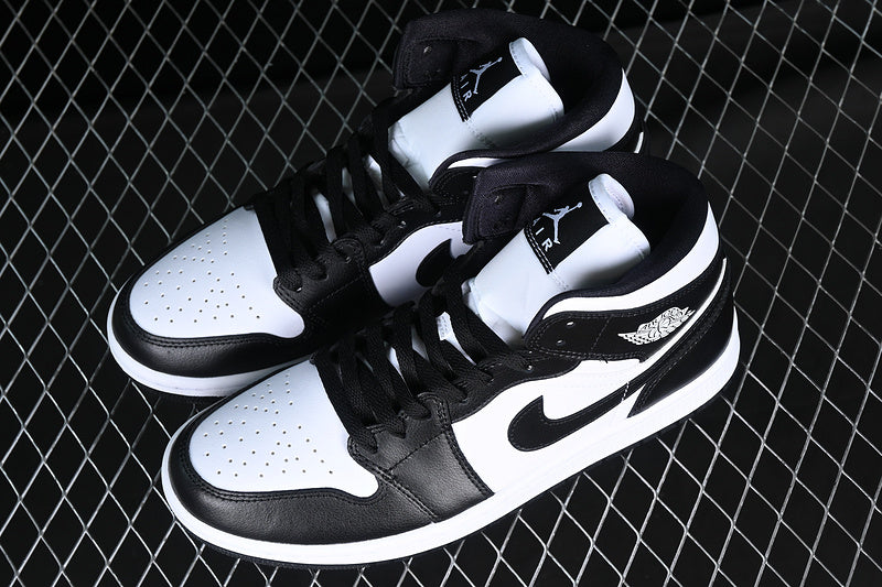 AIR JORDAN 1 MID PANDA