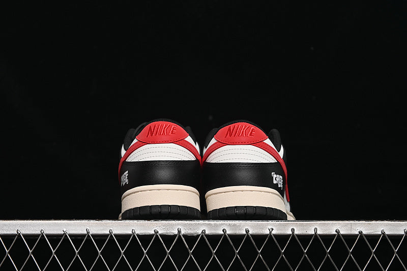 SB DUNK LOW WHITE/BLACK/RED