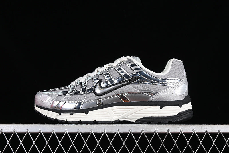 NIKE P-6000 METALLIC SILVER/SAIL/BLACK
