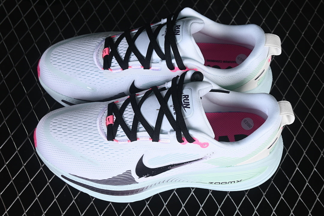 NIKE AIR ZOOM VOMERO 18 WHITE/GLACIER BLUE/HYPER PINK/BLACK