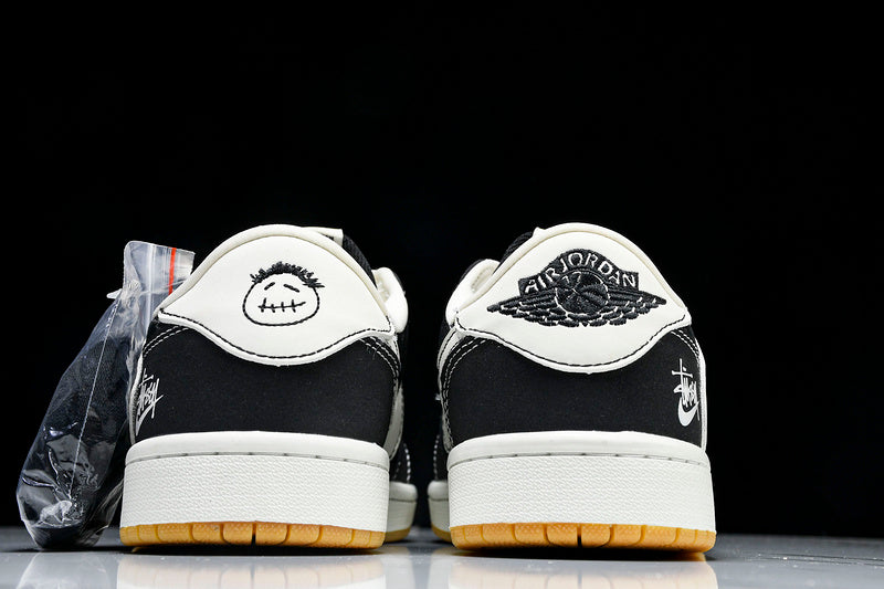 NIKE TRAVIS SCOTT X AIR JORDAN 1 LOW OG SP BLACK/WHITE
